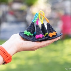 Witch Hat Keychains amigurumi by Mufficorn