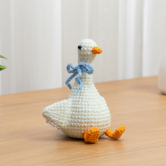 Mini Goose amigurumi pattern by The Loop Story