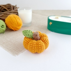 Mini pumpkin keychain amigurumi pattern by AmiGuide