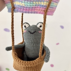 Alfredo and the Hot Air Balloon amigurumi by Domigurumi