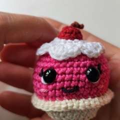 Berry the Mini Cupcake amigurumi by EmmaS Dolls