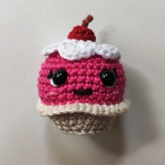 Berry the Mini Cupcake amigurumi pattern by EmmaS Dolls