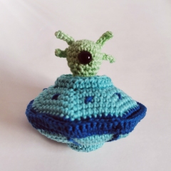 Zorp the Alien & Flying Saucer amigurumi pattern by EmmaS Dolls