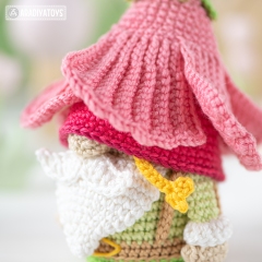 Flower Gnome ('Mini Kingdom') amigurumi pattern by AradiyaToys