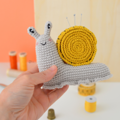 Winnie the Crafter Snail