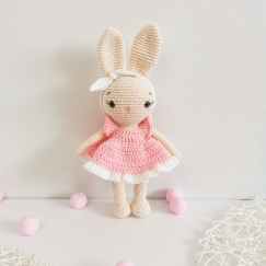 Lola the Bunny Amigurumi