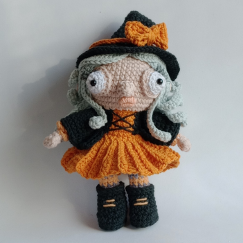 Halloween Witch amigurumi pattern by Mongoreto