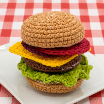 Burger amigurumi pattern by Curiouspapaya