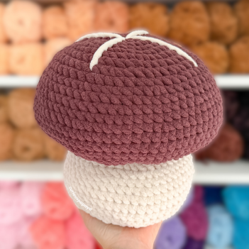 Giant Mushroom amigurumi pattern by Curiouspapaya