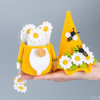Bee gnome Candy Keeper amigurumi pattern by Mufficorn