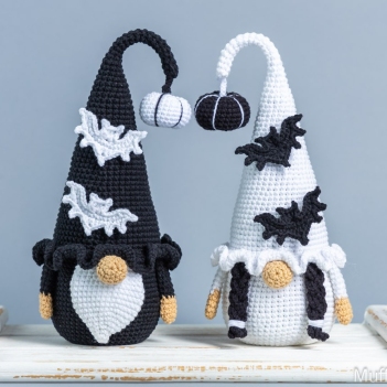 Gnomes Couple with Bats amigurumi pattern by Mufficorn