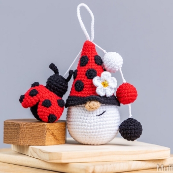 Ladybug Keychain amigurumi pattern by Mufficorn