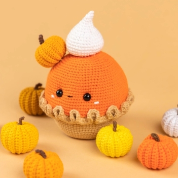 Pumpkin Pie amigurumi pattern by Mufficorn