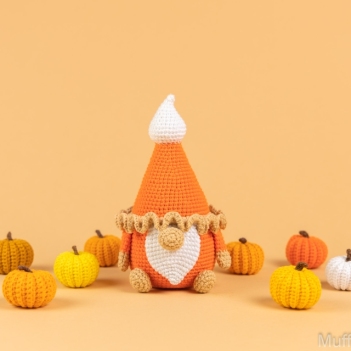 Pumpkin Pie Gnome amigurumi pattern by Mufficorn