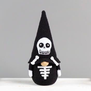 Skeleton Gnome amigurumi pattern by Mufficorn