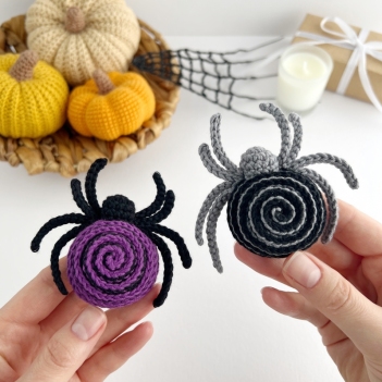 Mini spider  amigurumi pattern by AmiGuide