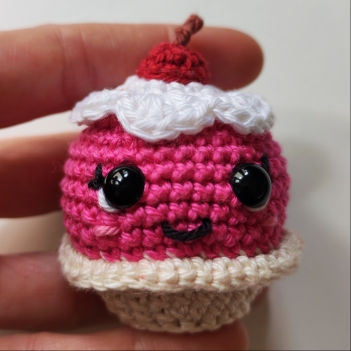 Berry the Mini Cupcake amigurumi pattern by EmmaS Dolls