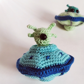 Zorp the Alien & Flying Saucer amigurumi pattern by EmmaS Dolls