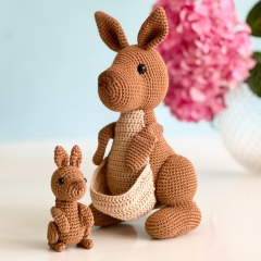 Kangaroo with baby amigurumi by Handmade by Halime