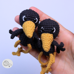 Tiny crow amigurumi by yarnacadabra