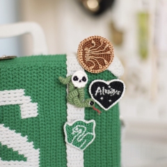 Slytherin Suitcase + 4 fan badges amigurumi pattern by Loopy Pattern
