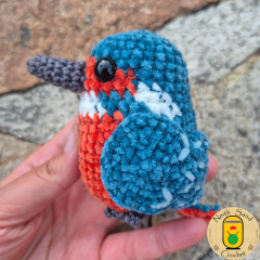 Mizu the Kingfisher amigurumi by Neith Sand Crochet