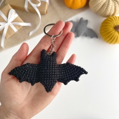 Halloween bat keychain amigurumi by AmiGuide