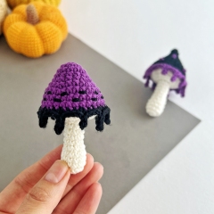 Halloween mushrooms keychain amigurumi by AmiGuide