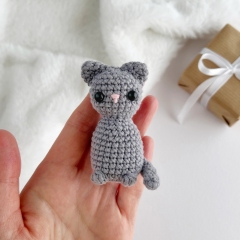 Mini cat keychain amigurumi pattern by AmiGuide