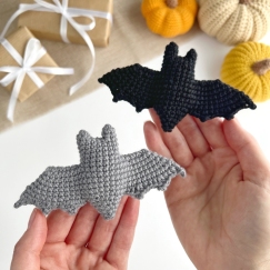 Halloween bat keychain