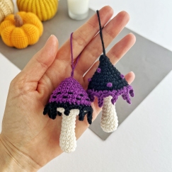 Halloween mushrooms keychain
