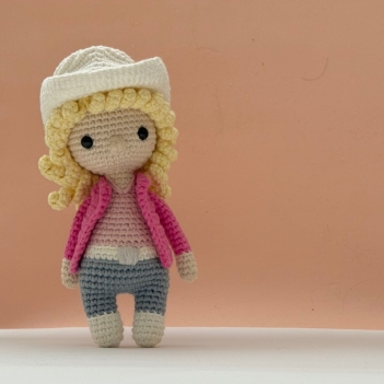 Dolly Parton Tribute amigurumi pattern by Amour Fou