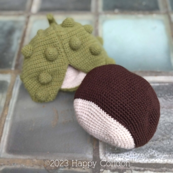 Horse chestnut fruit cushion amigurumi pattern by Happy Coridon