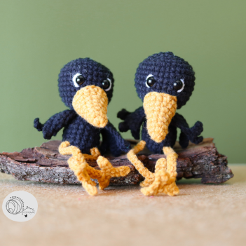 Tiny crow amigurumi pattern by yarnacadabra