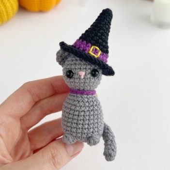 Cat with witch hat amigurumi pattern by AmiGuide