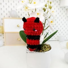 Halloween Bee amigurumi by TANATIcrochet
