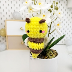 Halloween Bee amigurumi pattern by TANATIcrochet