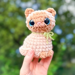 Sitting Pretty Kitties amigurumi by Lex in Stitches