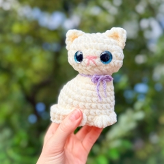 Sitting Pretty Kitties amigurumi pattern by Lex in Stitches