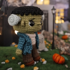 Mini Frankenstein amigurumi by Crocheniacs