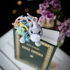 Unicorn Lori - crochet bookmark amigurumi pattern by Plączenitka