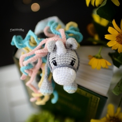 Unicorn Lori - crochet bookmark amigurumi pattern by Plączenitka