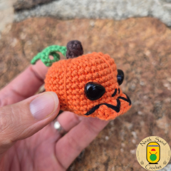 Hakko the Halloween Skull amigurumi pattern by Neith Sand Crochet