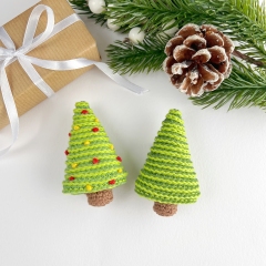 Mini Christmas tree amigurumi pattern by AmiGuide