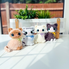 Sitting Pretty Kitties