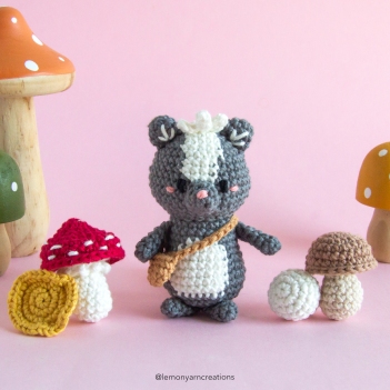 Sophie the Skunk amigurumi pattern by Lemon Yarn Creations