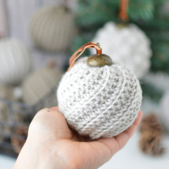 Christmas Baubles amigurumi pattern by Elisas Crochet