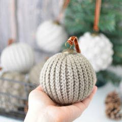 Christmas Baubles amigurumi by Elisas Crochet