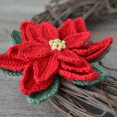 Crochet Poisettia amigurumi by Elisas Crochet