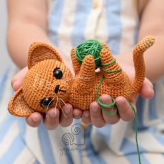 Juno the Marmalade Cat amigurumi pattern by YarnWave